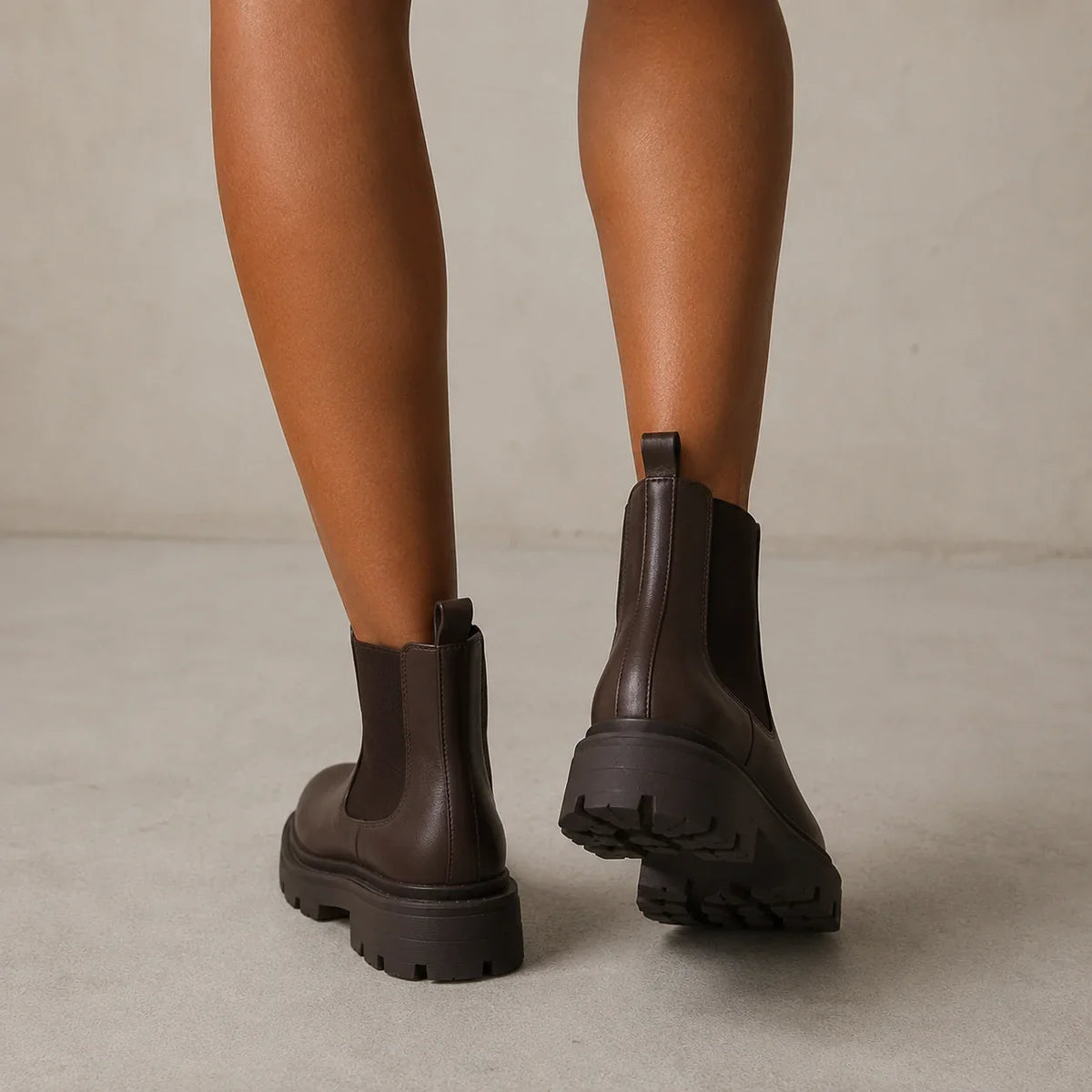 Women's Chelsea Boots Leather-Look Lug Sole Pull-On