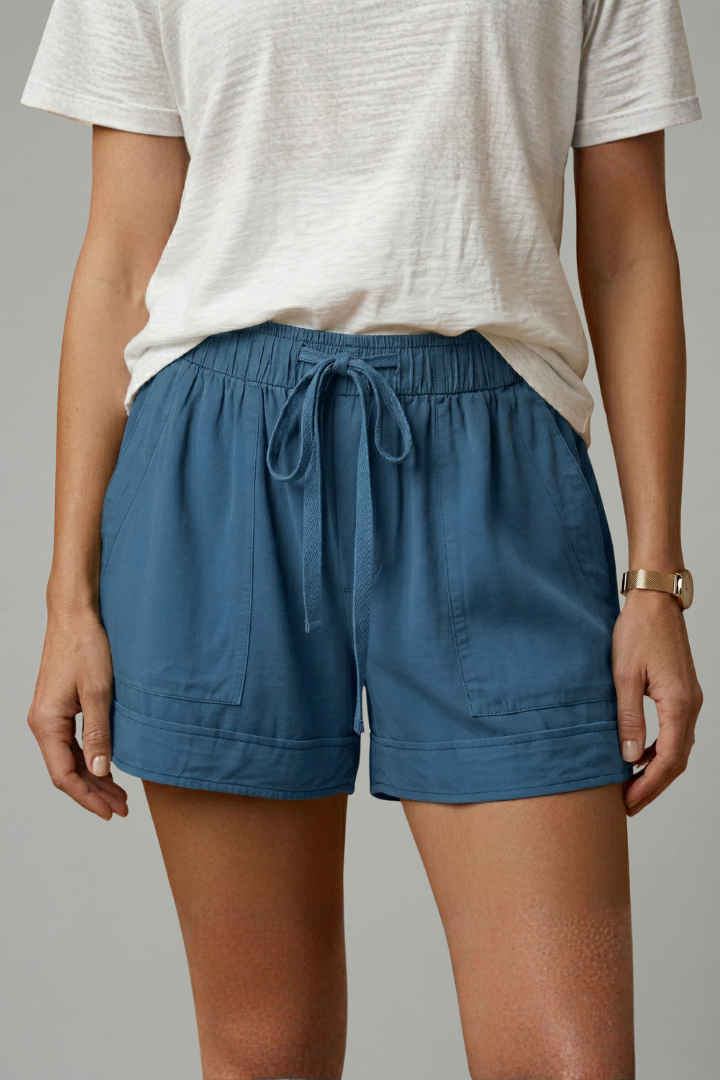 Astrid | Versatile Relaxed Fitted Shorts with Functional Side Pockets