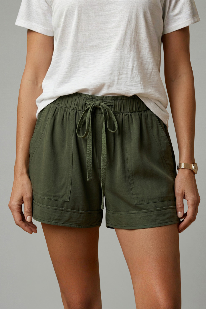 Astrid | Versatile Relaxed Fitted Shorts with Functional Side Pockets