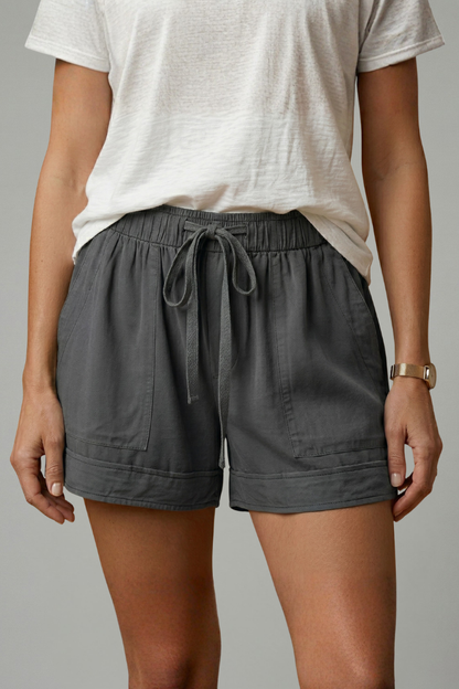 Astrid | Versatile Relaxed Fitted Shorts with Functional Side Pockets