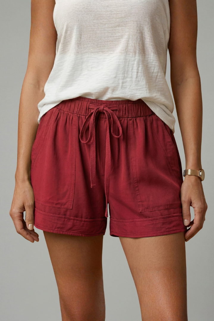 Astrid | Versatile Relaxed Fitted Shorts with Functional Side Pockets