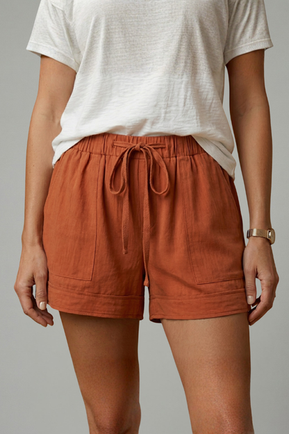Astrid | Versatile Relaxed Fitted Shorts with Functional Side Pockets