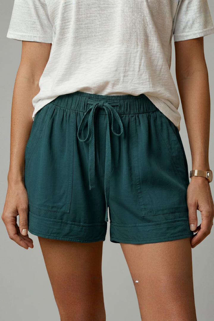 Astrid | Versatile Relaxed Fitted Shorts with Functional Side Pockets