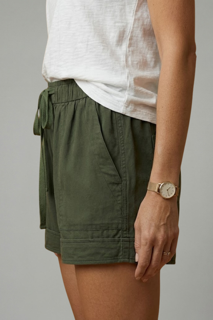 Astrid | Versatile Relaxed Fitted Shorts with Functional Side Pockets