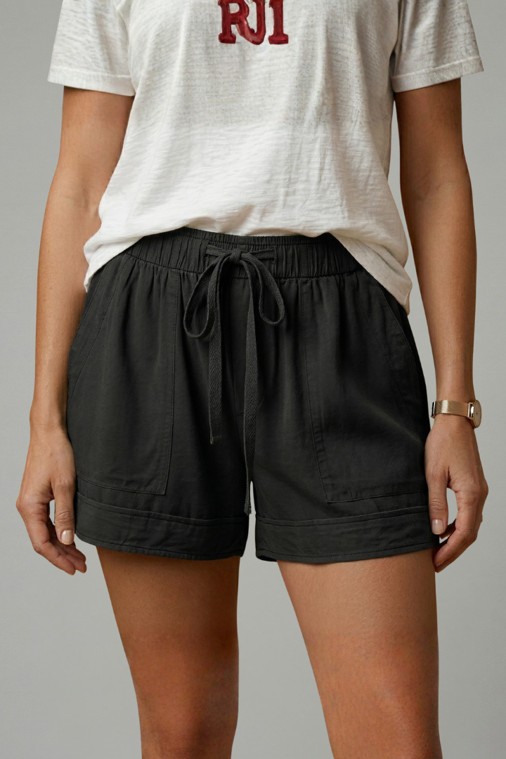 Astrid | Versatile Relaxed Fitted Shorts with Functional Side Pockets