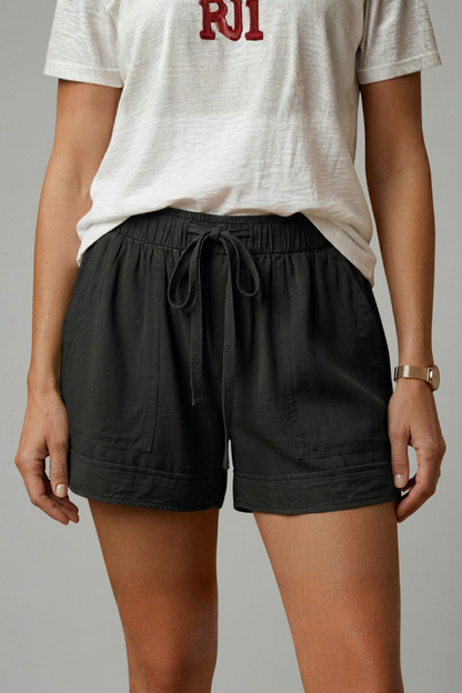 Astrid | Versatile Relaxed Fitted Shorts with Functional Side Pockets