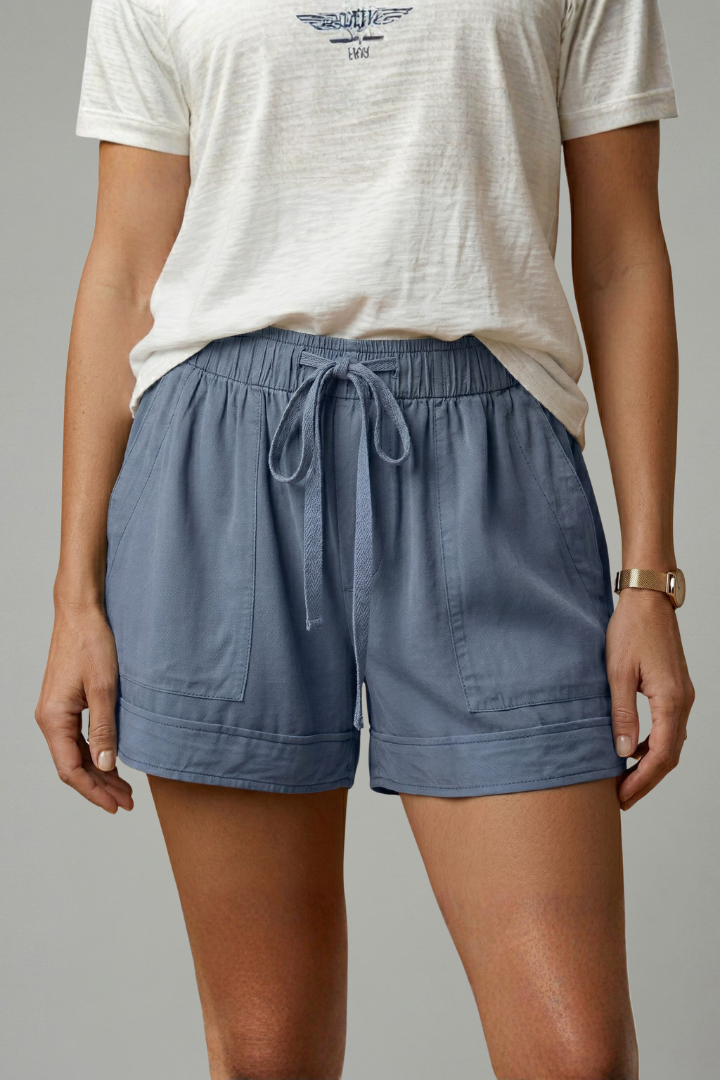 Astrid | Versatile Relaxed Fitted Shorts with Functional Side Pockets