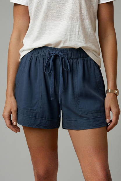 Astrid | Versatile Relaxed Fitted Shorts with Functional Side Pockets