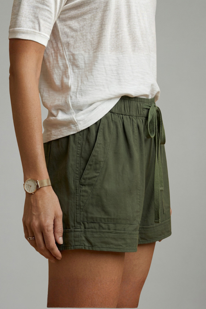 Astrid | Versatile Relaxed Fitted Shorts with Functional Side Pockets