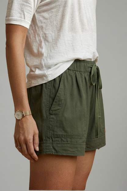 Astrid | Versatile Relaxed Fitted Shorts with Functional Side Pockets