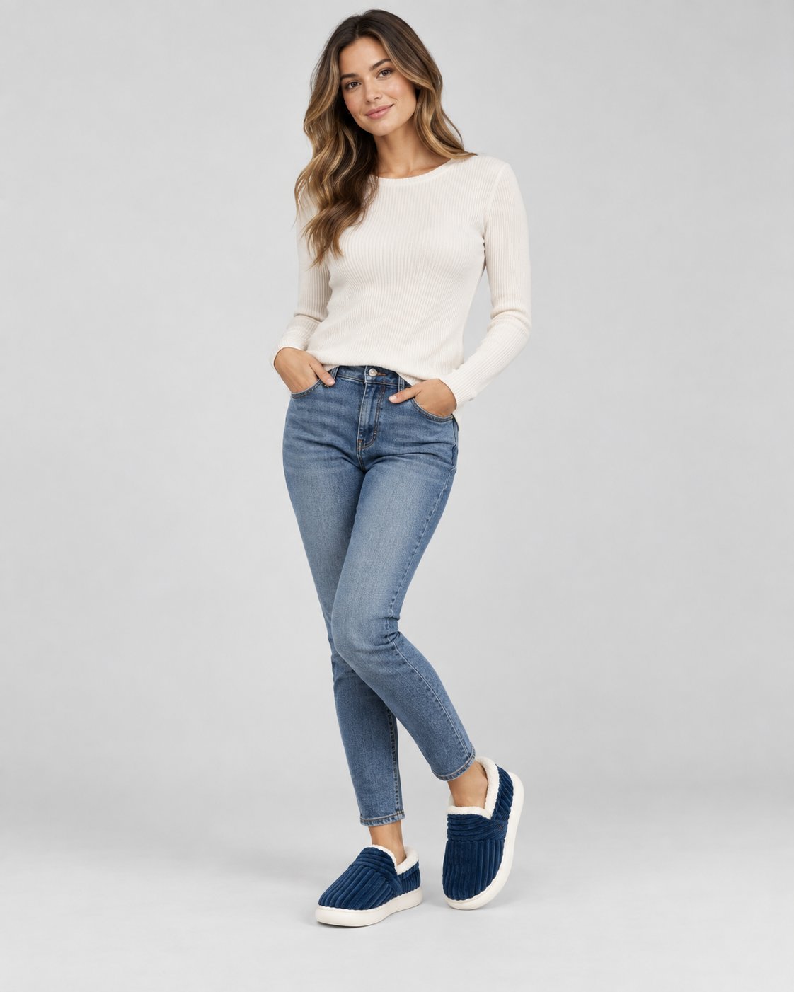 Women's Fleece Lined Slippers - Closed Toe Thick Sole