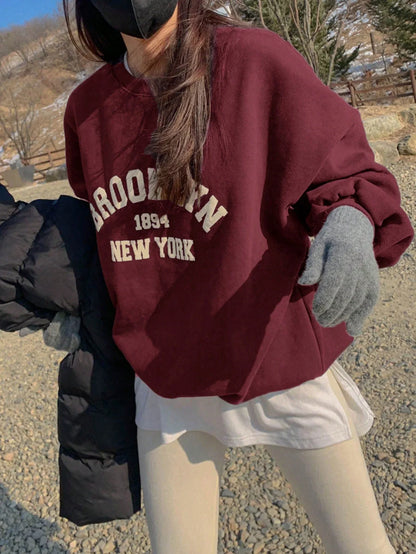 Women's Oversized Graphic Sweatshirt – Loose Fit Crewneck