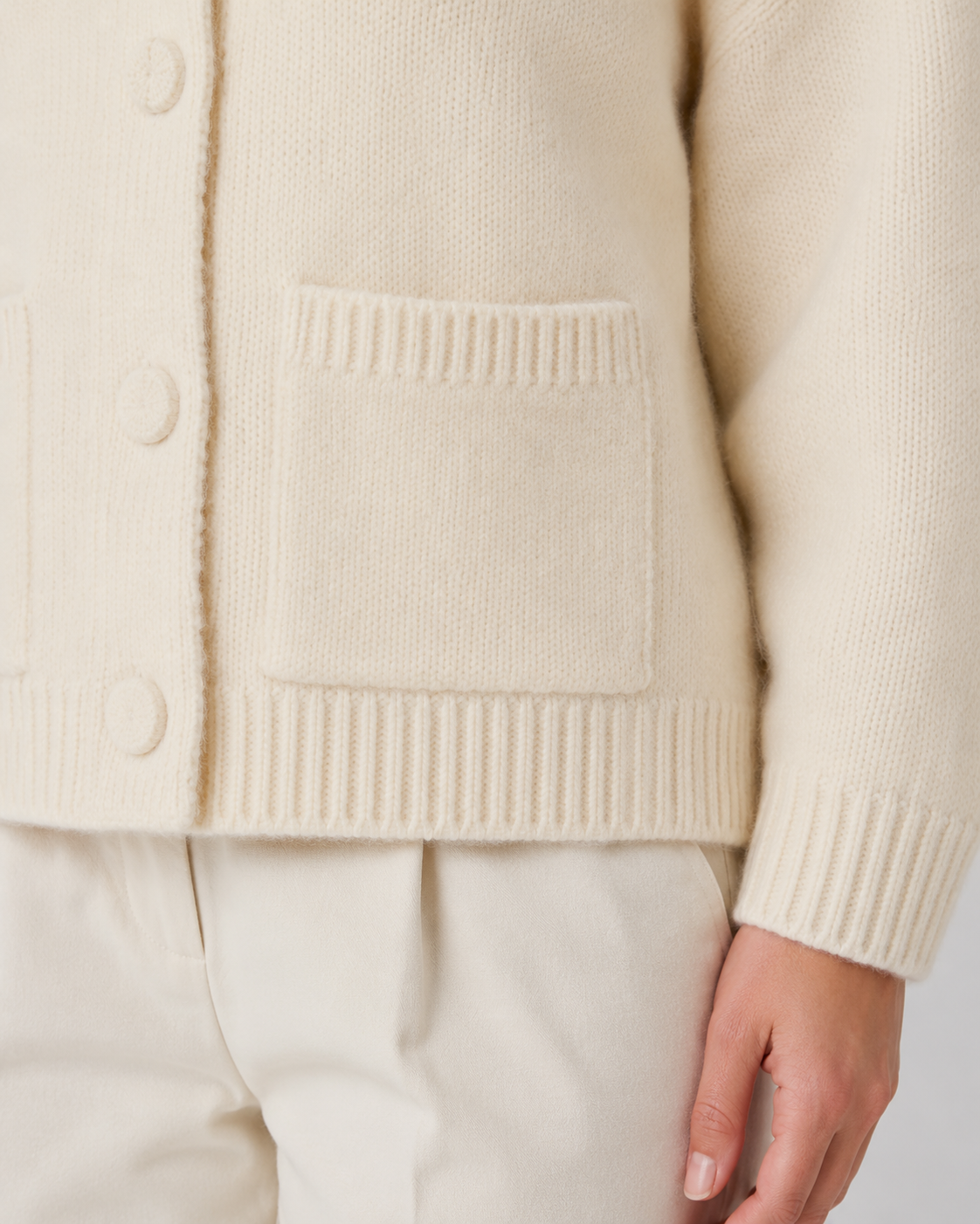 Women's Chunky Knit Cardigan - Cropped Button Front with Pockets
