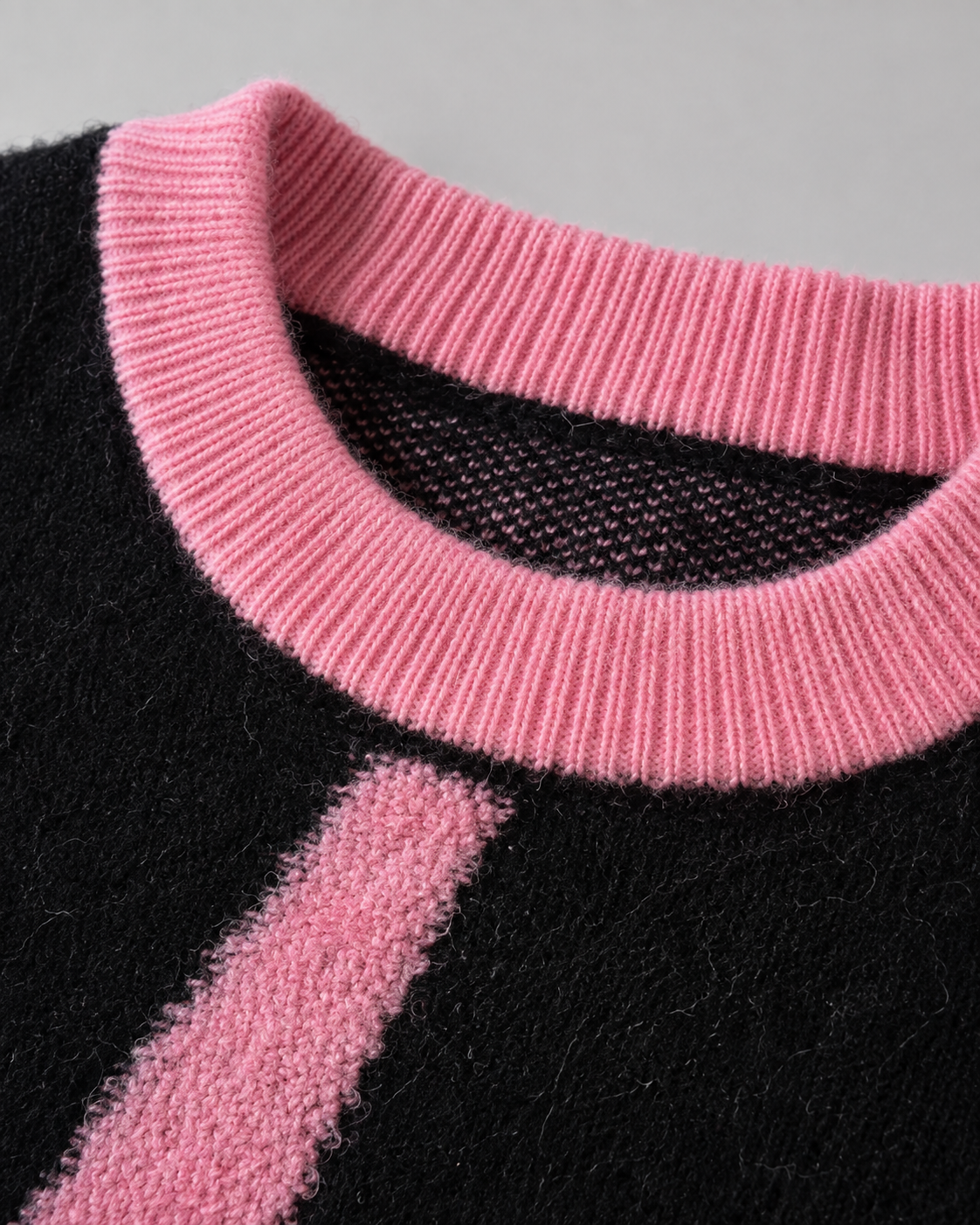 Women's Graphic Sweater - Heart Print Knit